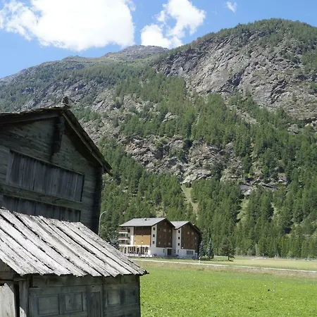 アパートホテル Monte Rosa D 412 3*